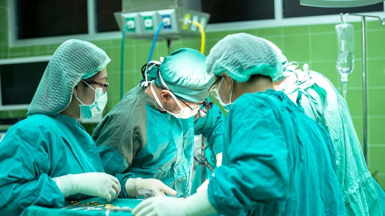 Fetița de 5 ani care a făcut transplant de ficat e în stare critică