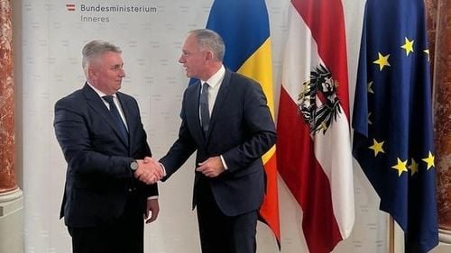 Ministrul austriac de Interne, în centrul unui scandal intern de plagiat. Stefan Weber, ”vânătorul de plagiatori” din Austria spune că și-a copiat lucrarea de diplomă de la absolvirea facultății