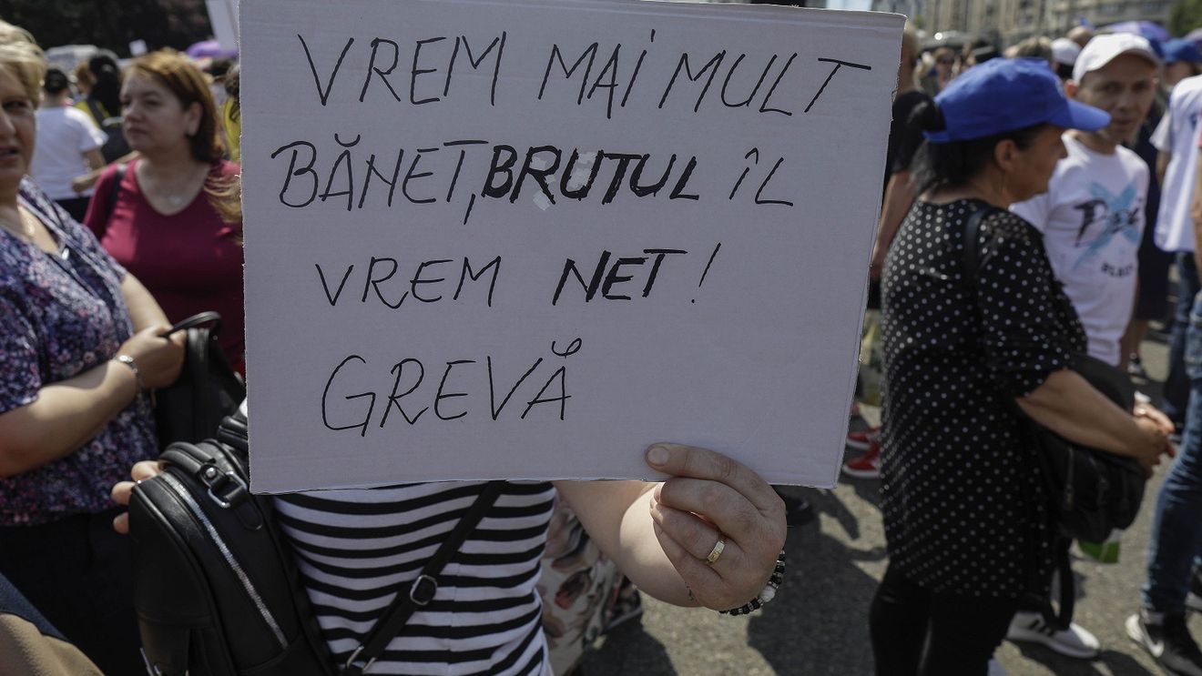 Proiectul de hotărâre care prevede creşteri ale salariilor de bază cu 30% din ianuarie pentru funcţiile de director în învăţământul preuniversitar de stat, pus în consultare publică