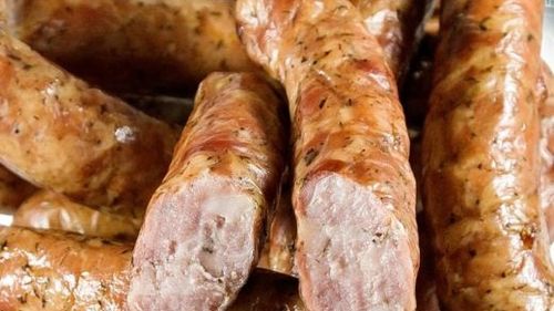 Cârnații din topor intră în UE / S-a demarat procesul de obţinere a protecţiei europene / Urmează ”Carnea afumată la garniță din Vâlcea”