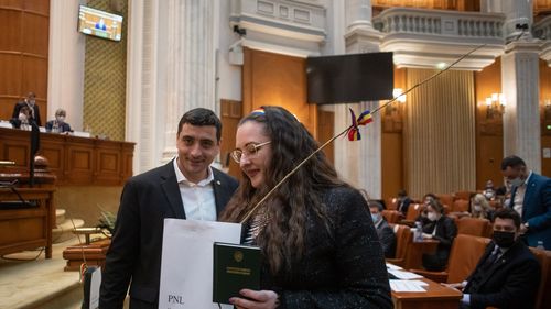 GALERIE FOTO Liderii AUR salută declarația conservatorilor europeni la Varșovia în ziua în care împart nuiele parlamentarilor români, premierului Ciucă și președintelui Iohannis