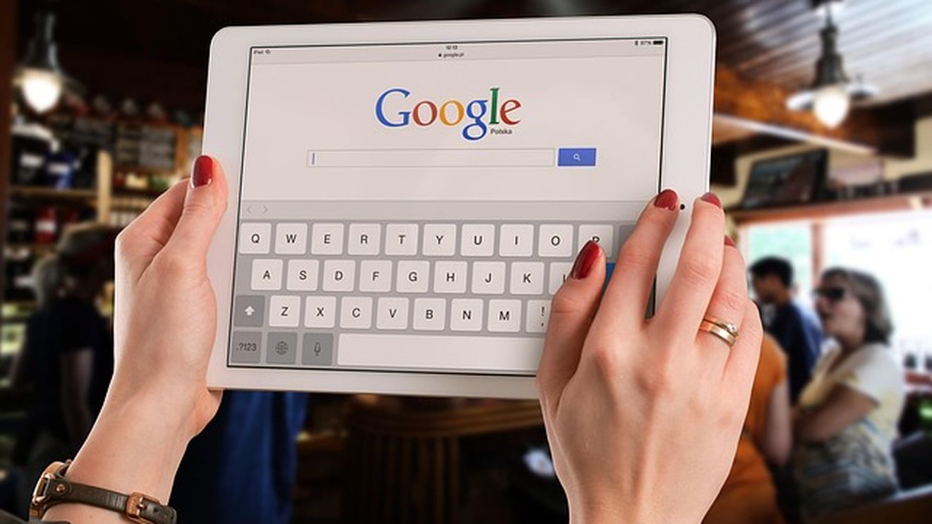 De ce imaginile mari pot aduce mai mult trafic pentru publisheri și branduri în Google Discover (P)