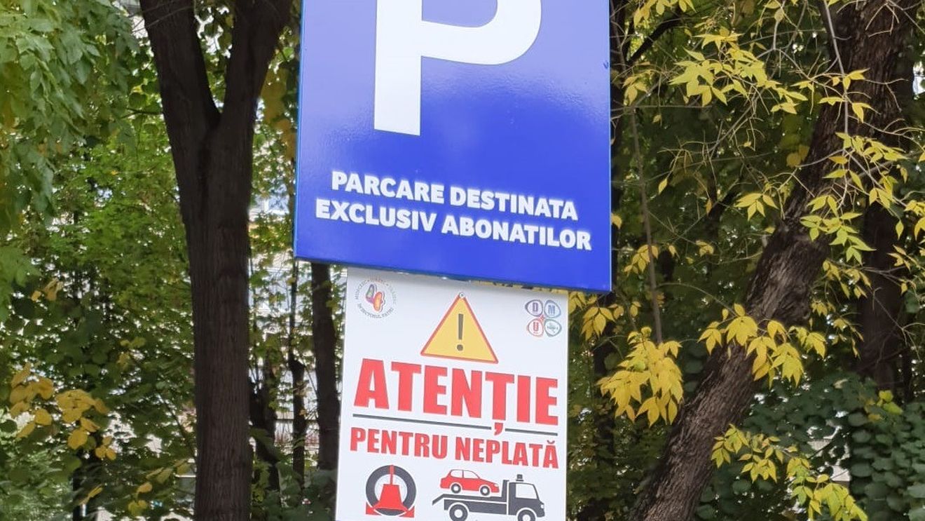 De luni a început ”revoluția parcărilor” în București: șoferii riscă amenzi şi blocarea autovehiculelor dacă folosesc parcările municipale fără să plătească