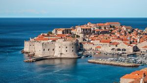 Redescoperirea Dubrovnikului, perla Adriaticii, un delicios punct de întâlnire culinar pentru vacanță: baclava turcească, musaca grecească, paste italiene