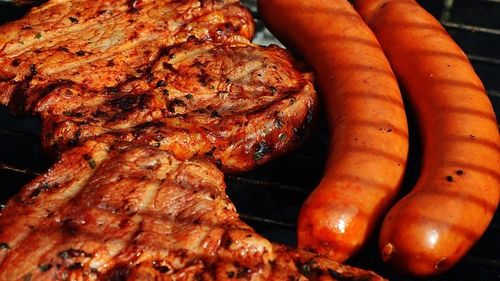 Carnea de porc a fost interzisă în cantinele școlare dintr-un oraș italian / "O favoare pentru familiile musulmane" vs. ”urmăm recomandările medicilor”