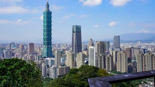 China acuză Taiwanul că vrea să facă din popor ”carne de tun”, denunţând exerciţii militare taiwaneze de contracarare a unui atac chinez pe plaje şi de luptă în oraş, un ”simplu show”. ”Ei nu pot să schimbe nimic din declinul inevitabil al independenţei Tiwanului”