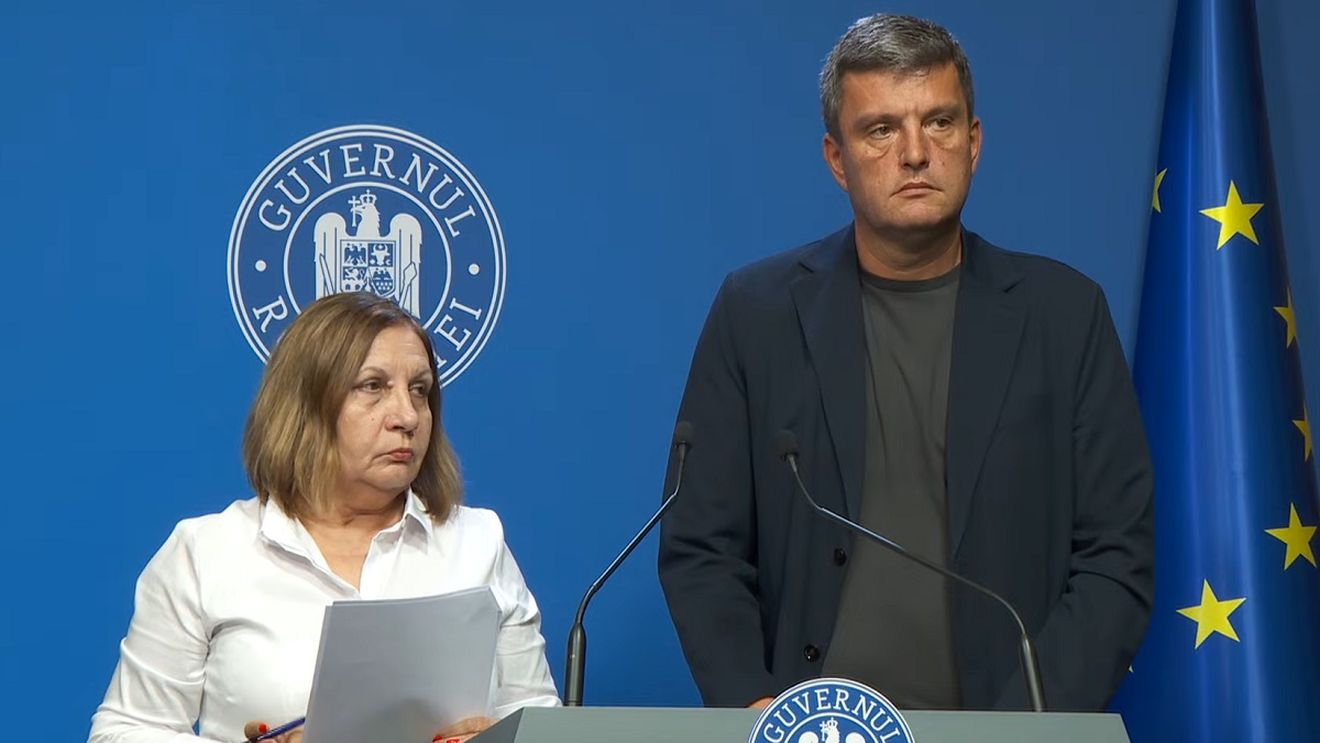 VIDEO Viitura așteptată pe Dunăre nu va crea probleme, dar temperaturile se prăbușesc de la 34 la 15-22 de grade și vin ploi însemnate în toată țara duminică și luni, anunță directorii de la Meteorologie și Apele Române / Raed Arafat: Județele care intră sub cod să se asigure că avem permanență la toate primăriile