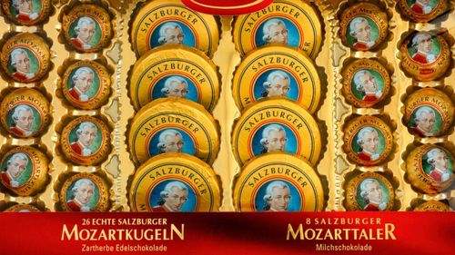 Salzburg pierde dreptul exclusiv asupra faimoaselor praline Mozart / Pralinele Mozartkugeln, suvenir emblematic al Austriei, nu vor mai fi produse în orașul natal al compozitorului, după falimentul fabricii