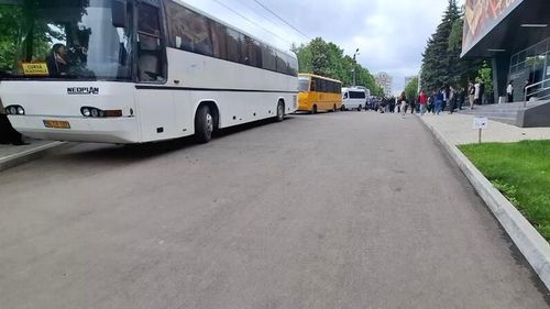 BREAKING Acuzațiile AUR, demontate de ministrul Educației din Republica Moldova: Nu e turism electoral, sunt autobuze școlare care duc elevii pentru a vizita universitățile pentru a promova educația / Manipulare lipsită de scrupule care jignește eforturile educaționale