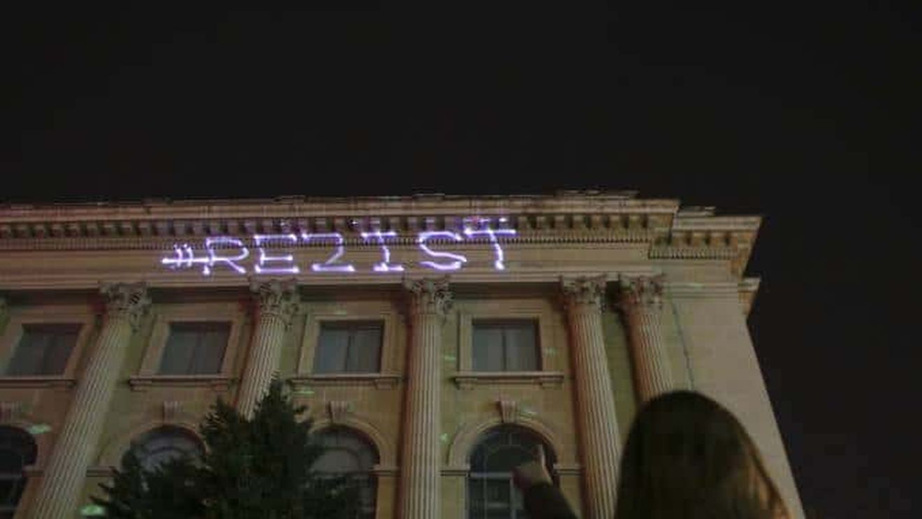 Legea referitoare la asociaţii, retrimisă Comisiei juridice pentru o săptămână / USR acuză că modificările ar elimina dreptul societăţii civile de a apăra interesul public în instanţă