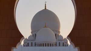 Atac cu cuțitul la o moschee din Turcia: Cel puţin cinci persoane au fost rănite / Atacatorul, un tânăr de 18 ani, şi-a difuzat agresiunea live pe X și purta un simbol nazist