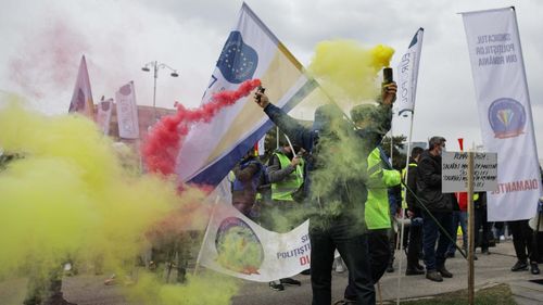 Poliţiştii protestează în Piaţa Victoriei de Ziua Poliției Române: "Subfinanţarea Poliţiei ucide. Cerem dotarea cu echipamente adecvate misiunilor încredinţate"