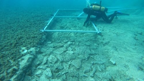 VIDEO Rămăşiţele unui drum de piatră vechi de 7.000 de ani, descoperite în largul coastei Croaţiei / Structura neolitică a conectat cândva o insulă la un teritoriu antic