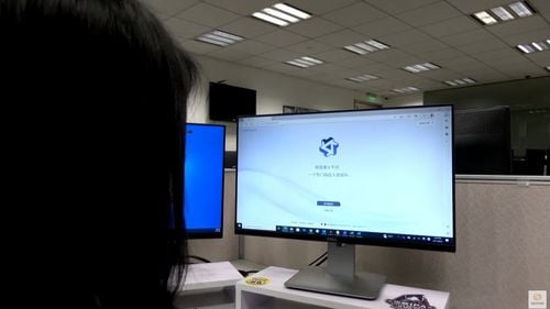 O firmă de curierat din Marea Britanie a dezactivat inteligenţa artificială după ce robotul a început să facă poezii în care critica serviciul cu clienţii