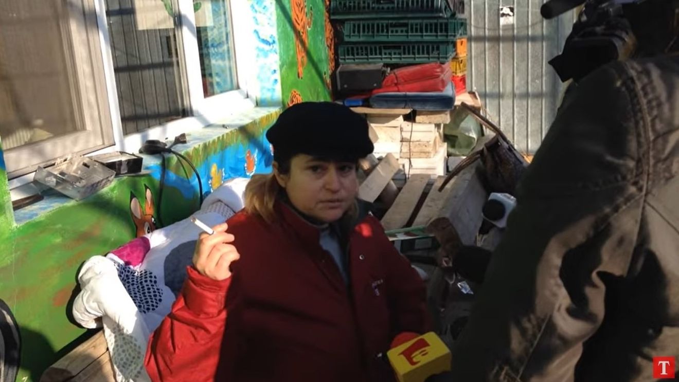 Patroana azilului din Păulești, acuzată că ținea legați de pat bătrânii, scapă de pedeapsă după zece ani de anchetă din cauza prescrierii faptelor / Unii dintre bătrâni erau grav bolnavi, plini de răni suprainfectate, neîngrijiți și chiar legați de pat