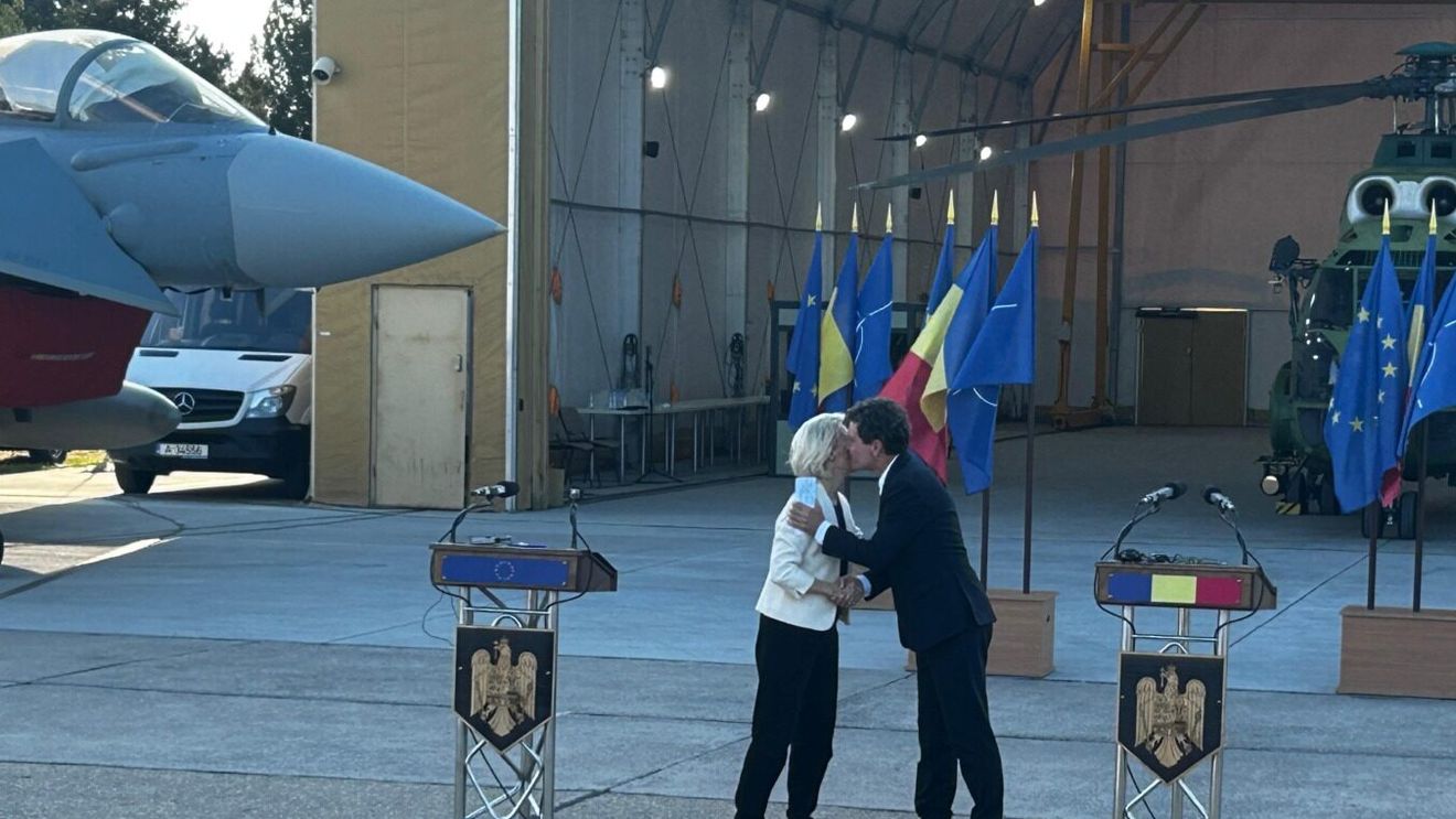 VIDEO Ursula von der Leyen, la Baza 57 Aeriană Mihail Kogălniceanu din Constanța: ”România a rezistat ingerințelor și dezinformărilor / Salutăm eforturile, reformele, vă modernizați economia / Mărim de 5 ori investițiile în Apărare și creștem de 10 ori investițiile în mobilitate militară”