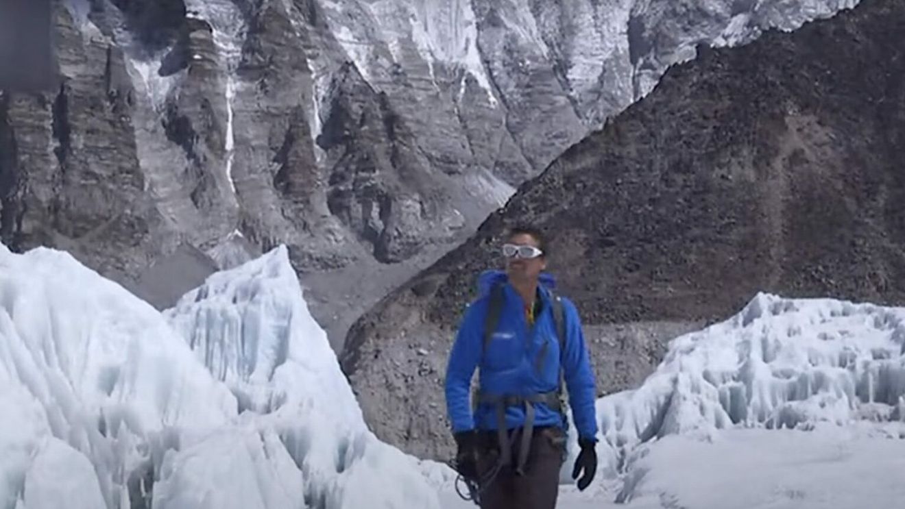 Everestul are mai puțină zăpadă, informează alpinistul britanic Kenton Cool, după a 17-a ascensiune a sa pe cel mai înalt vârf din lume