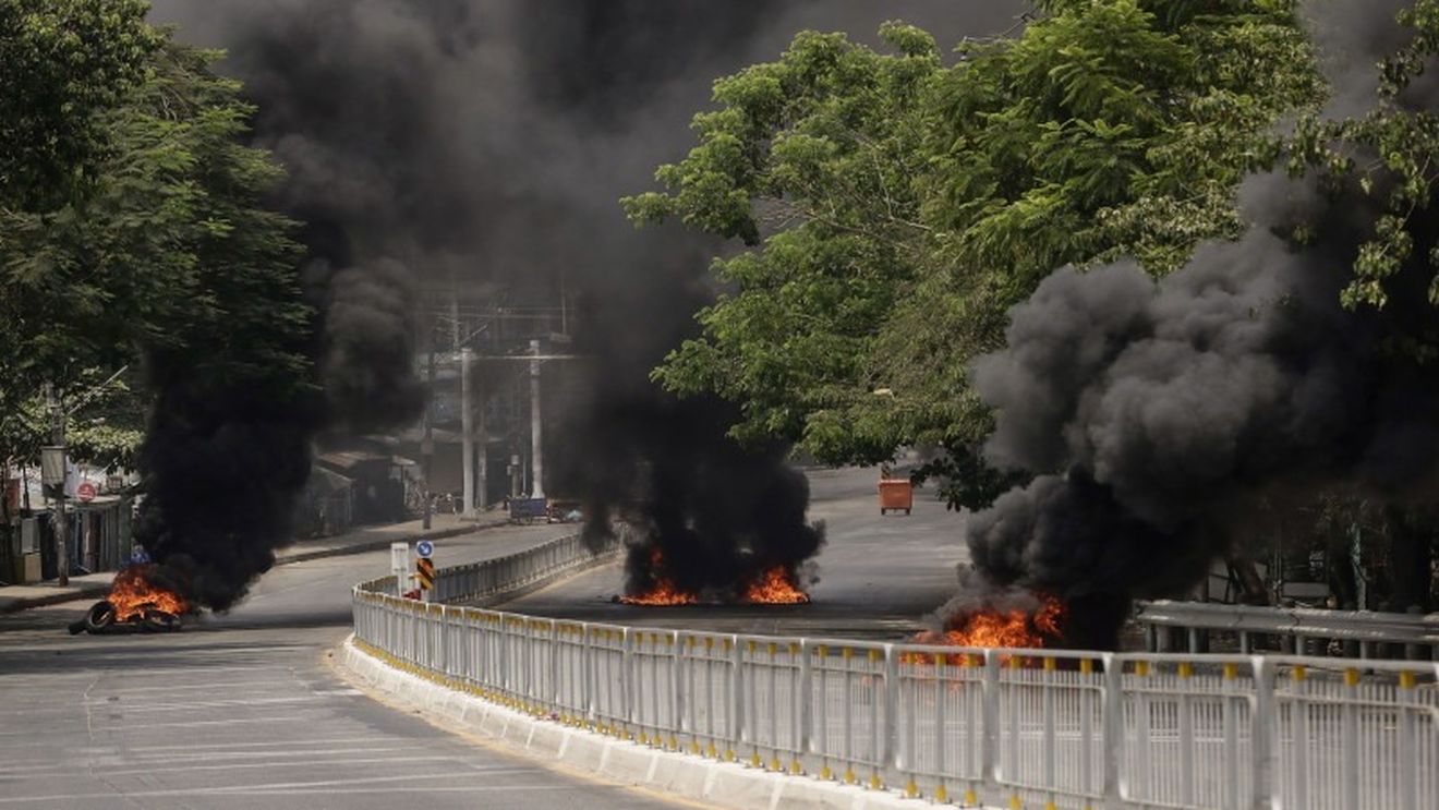 Manifestaţiile continuă în Myanmar, după cel mai sângeros weekend de la lovitura de stat. Intervenția brutală a armatei a provocat peste o sută de morți în rândurile protestatarilor