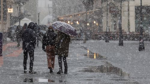 METEO: Ploi, lapoviță și ninsoare până duminică seara, în toată țara / Cod galben în 8 județe