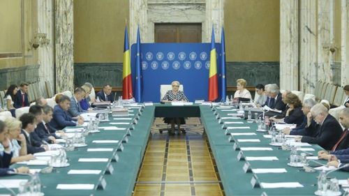 Guvernul a fost convocat în ședință la ora 16:00. Pe ordinea de zi, posibilă OUG pentru prelungirea referendumului la 2 zile. UPDATE: Ședința de Guvern a fost anulată