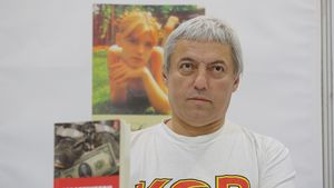 Istoricul Marius Oprea, acuzații la Antena 3, la adresa lui Dacian Cioloș: A fost militar în trupele de Securitate care supravegheau locuința Doinei Cornea, adus de Virgil Ardelean. Liderul PLUS a refuzat să comenteze