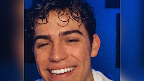 Un star Tiktok în vârstă de 19 ani, decedat în urma unui atac armat la un cinematograf din California