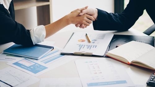 ANALIZĂ Vânzarea Profi către Mega Image este cea mai mare tranzacţie din România din acest an, peste vânzarea Enel către grecii de la PPC / Topul celor mai importante tranzacții din acest an