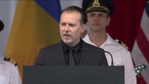 VIDEO Premierul Cîțu, la recepția de Ziua Independenței: În cei 10 ani petrecuți în SUA am învățat că proprietatea privată e sfântă și antreprenorii sunt adevărații eroi ai economiei. Ar trebui să-i cinstim și în România