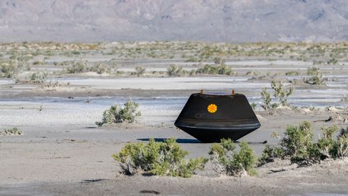 O sondă NASA a revenit pe pământ cu mostre de asteroizi după șapte ani și o călătorie de peste 6 miliarde de kilometri