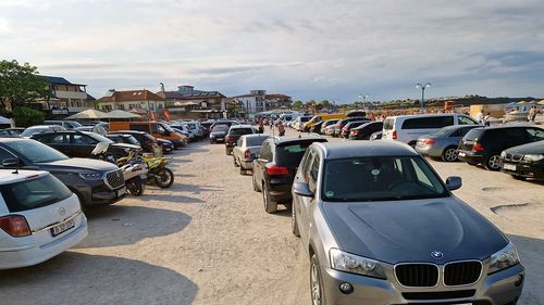 Bărbatul de 50 de ani care a împuşcat un tânăr în Vama Veche susţine că pistolul s-ar fi descărcat accidental