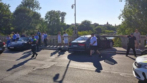 VIDEO Răfuiala clanurilor pe străzile din Timișoara. Tânărul care a provocat intenționat un accident pe Podul Mihai Viteazul a fost arestat preventiv