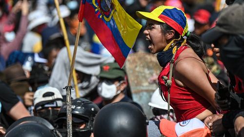 Președintele Ecuadorului a fost ținta unui atac cu pietre și focuri de armă / În țară sunt proteste, după eliminarea subvenției la motorină