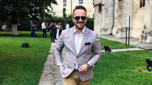 Un secretar de stat în Ministerul Muncii a fost oprit de polițiștii rutieri care au constatat că avea plăcuțele de înmatriculare expirate