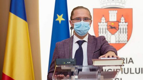 Consilierul local Iulian Hușanu s-a răzgândit și aunță că nu mai demisionează din USR PLUS Iași. Cu o zi înainte își anunțase demisia, după ce presa a relatat despre contractele pe care firma sa le-a avut cu primării USR