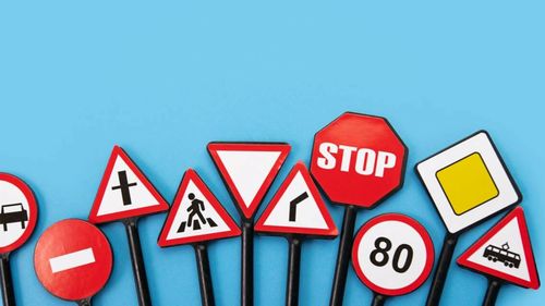 Semne de circulație triunghiulare. Care sunt indicatoarele rutiere care avertizează șoferii