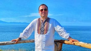 Fiul unui patron de casă de discuri din Gorj, numit director general al Oficiului Român pentru Drepturile de Autor
