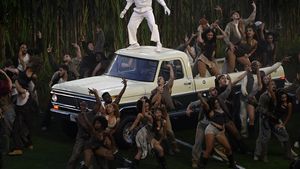 Concertul lui Bad Bunny din MIlano a fost întrerupt din cauza grindinei/ Hipodromul din Milano, unde se aflau 78.000 de spectatori, a fost evacuat și mai multe persoane au suferit răni ușoare