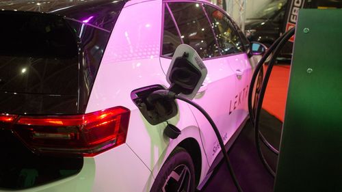 Vânzările globale de vehicule electrice şi hibride plug-in au crescut cu 30,5% în septembrie