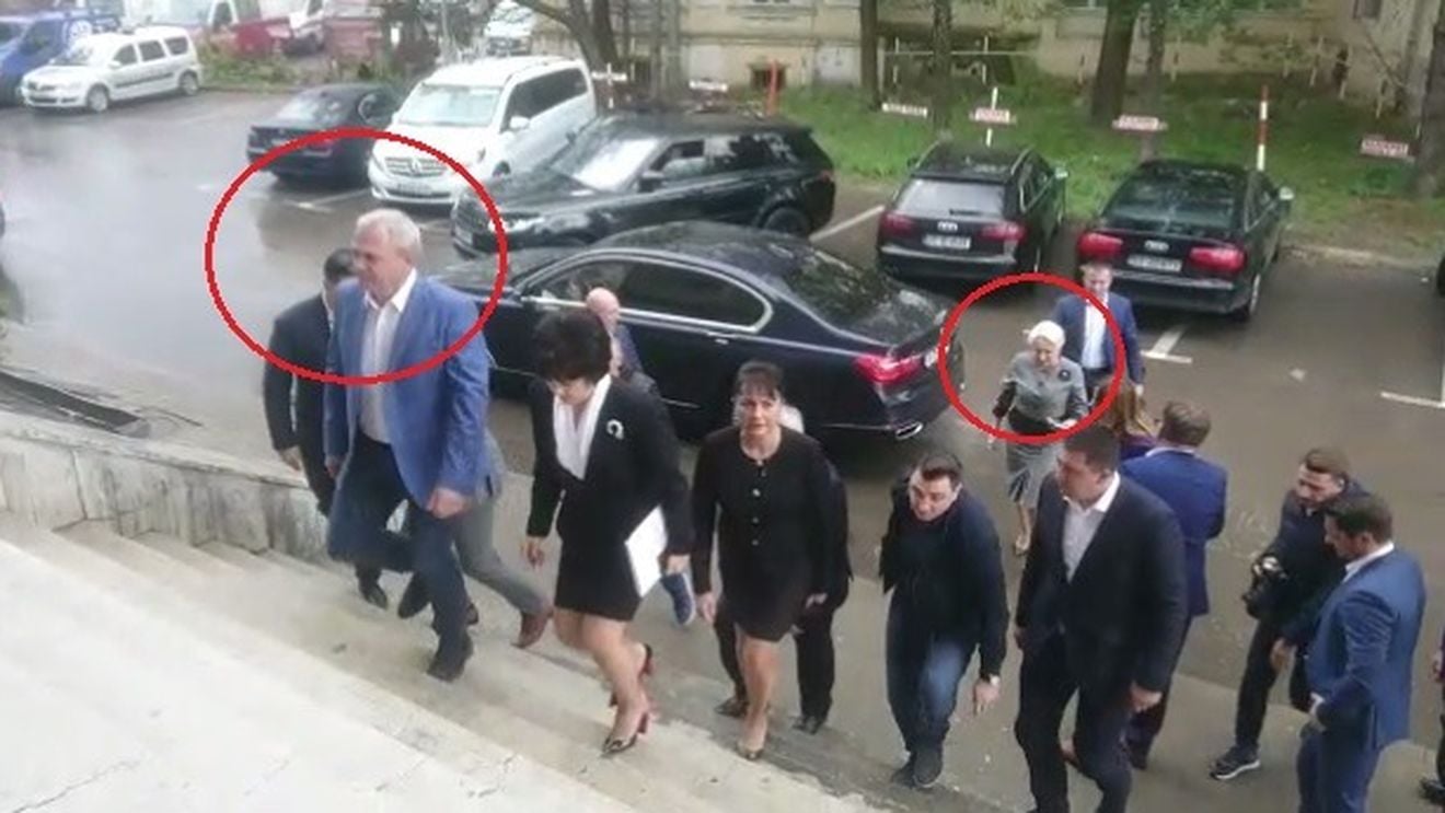 VIDEO Cum au tratat-o Dragnea și liderii PSD pe Dăncilă la Botoșani: au lăsat-o în urmă pe drumul de la mașină la Casa de Cultură