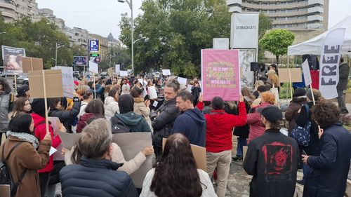 Marș emoționant pentru drepturile necuvântătoarelor: Bucureștenii spun “stop abuzurilor!” de Ziua Internațională a Animalelor (VIDEO)