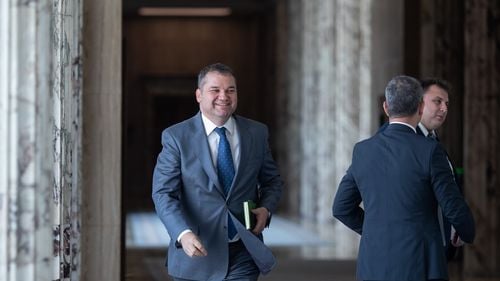 Ministrul Dezvoltării, Cseke Attila: 40.000 de oameni vor fi concediați din administrația locală și centrală. Pleacă 57% din consilierii de la cabinet