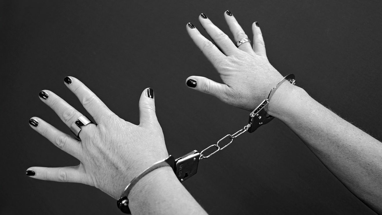 Doi notari din București, reținuți de DNA sub acuzația că eliberau ilegal certificate de moștenitor