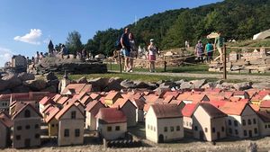 FOTO/VIDEO Mini-Transilvania din Odorheiu Secuiesc: un parc cu zeci de clădiri monumente istorice și de arhitectură, realizate la scară redusă poate fi vizitat la Băile Seiche