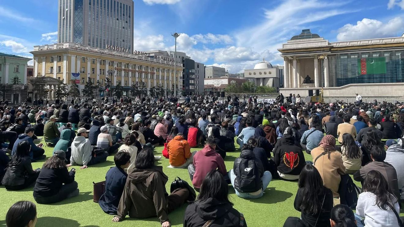 Cum protestele împotriva genților de firmă și plimbărilor cu elicopterul au aruncat Mongolia într-o criză politică și au provocat demisia prim-ministrului