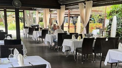 EXCLUSIV FOTO Mihai Tudose, întâlnire la restaurant lângă sediul PSD cu Viorel Hrebenciuc / Gigi Becali susține că Hrebenciuc i-a cerut să îl bage pe George Simion în turul 2 al prezidențialelor