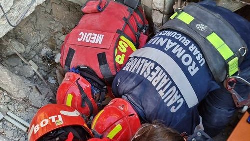 O parte dintre salvatorii români trimişi în Turcia se întorc în ţară miercuri, cu două aeronave militare