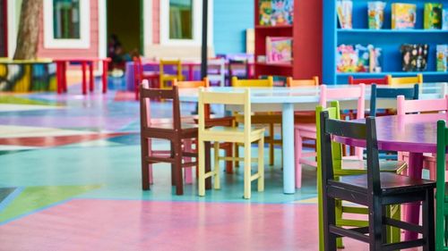 Tensiuni în creșele din Sectorul 2 al Capitalei transferate doar pe hârtie la Ministerul Educației, dar care își continuă activitatea fără ca angajații să-și știe salariul și funcția