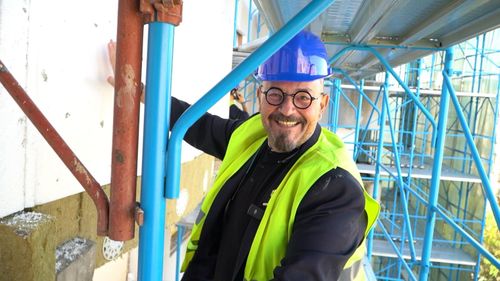 EXCLUSIV O afacere între prieteni: contractul de 40 de milioane de euro de la Primăria Sectorului 5 / Administratorul public care a semnat atribuirea este nepotul lui Piedone / Plus: Un detaliu surprinzător despre patronul de facto al firmei câștigătoare