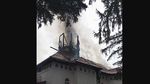 Turla unei biserici din Bacău a luat foc / Pompierii intervin pentru lichidarea incendiului care s-a extins pe sute de metri pătraţi