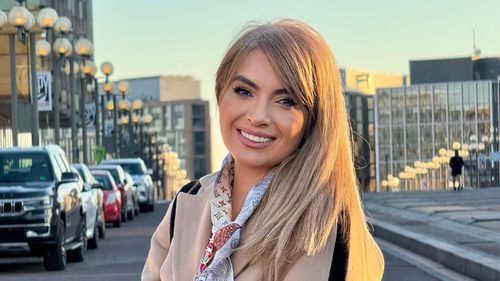 Avocata Silvia Uscov, după apariția bârfelor pe TikTok că ar fi amanta extremistului Simion: „Aceia care contează știu deja cine sunt, alții vor afla în timp, iar restul nu sunt capabili să gestioneze cine sunt”